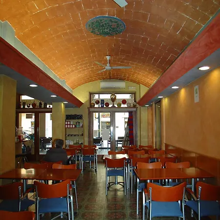 Hostal Adarnius-3